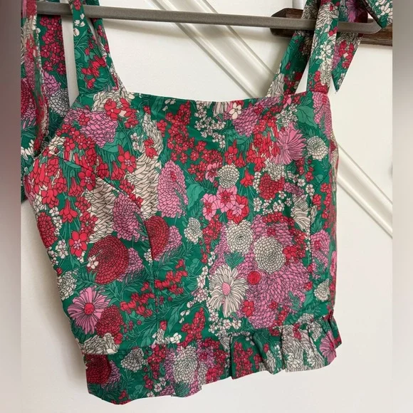 Trovata Carla Crop Top – Nouveau Garden Floral Print (Size M) 🌸